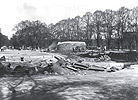 Der Sockel nach Abbruch des Leibnizdenkmals an seinem Original-Standort am Waterlooplatz, vor der Umsetzung in den Georgengarten im Mai 1935